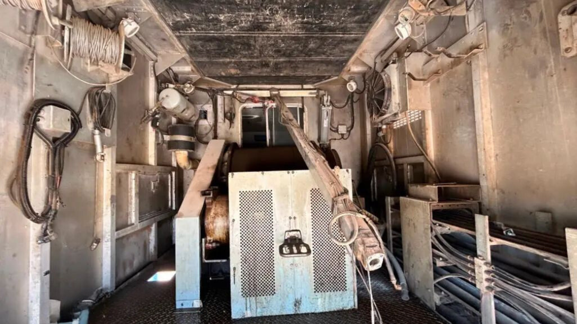 2011 Peterbilt 367 T/A Wireline Truck - 3